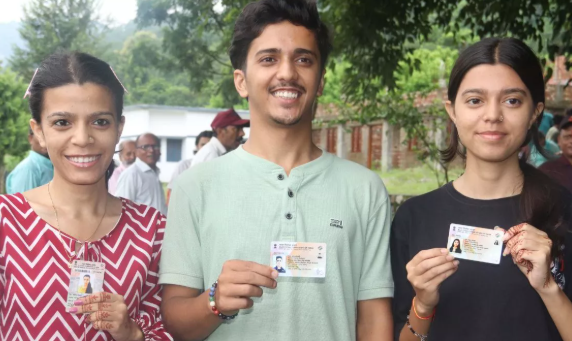 उत्तराखंड पंचायत चुनाव के अंतिम चरण में 70 प्रतिशत मतदान, 70 percent voting in the last phase of Uttarakhand Panchayat elections, fate of 14,751 candidates sealed in ballot boxes