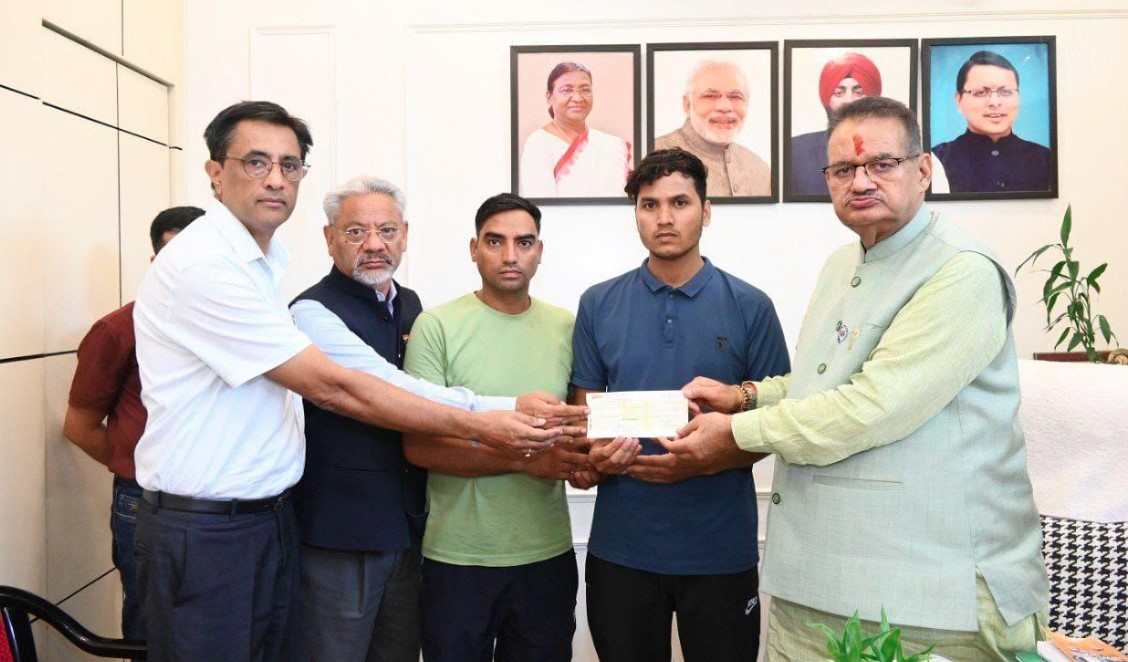 उपनल कर्मचारी कविता गुसाई के परिवार को मिली 1.5 लाख की त्वरित सहायता