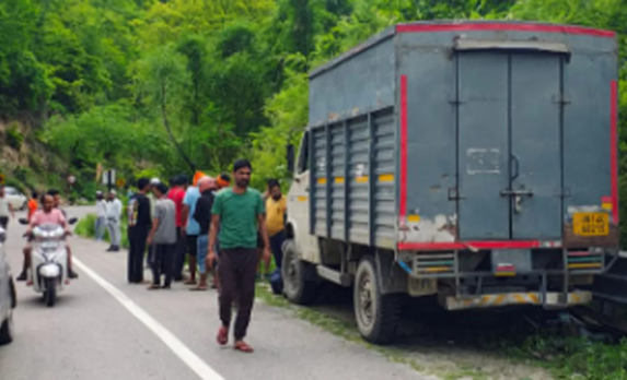Tragic accident on Rishikesh-Badrinath highway, truck ran over the chest of Sikh pilgrims; two died