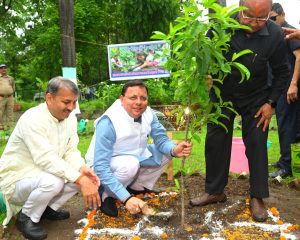 एक पेड़ माँ के नाम’ अभियान के अंतर्गत मुख्यमंत्री ने