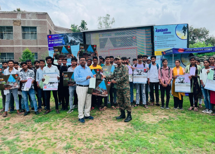 ग्रामीण युवाओं को प्रेरित करने हेतु भारतीय सेना का ‘CARAVAN TALKIES’ अभियान शुरू