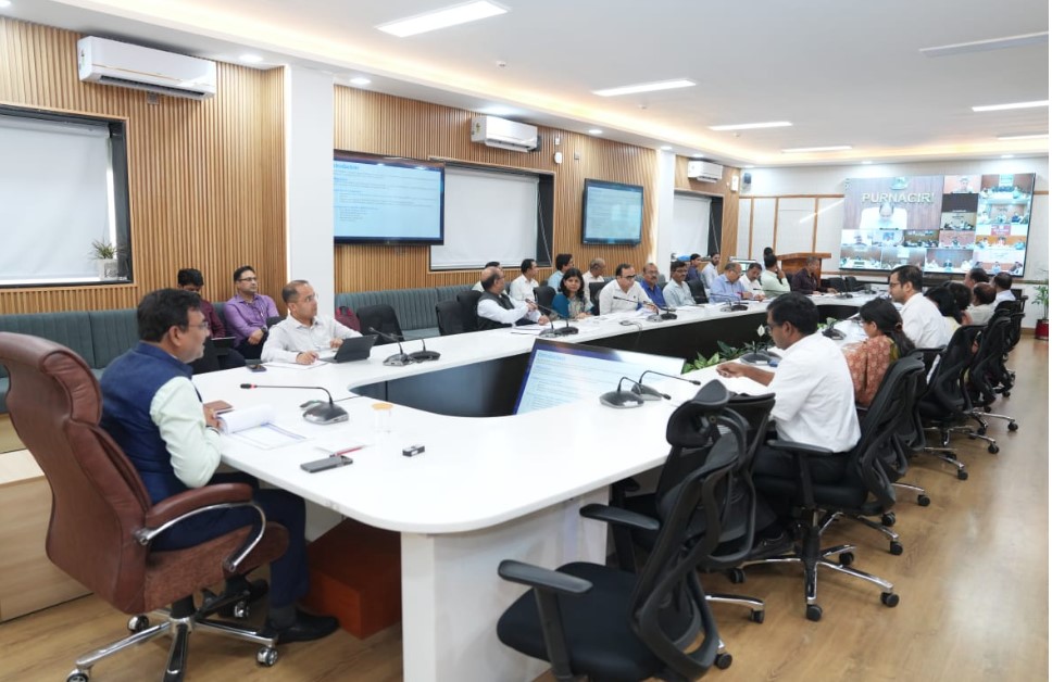 मुख्य सचिव ने जिलाधिकारियों संग की समीक्षा बैठक, दिए कड़े निर्देश