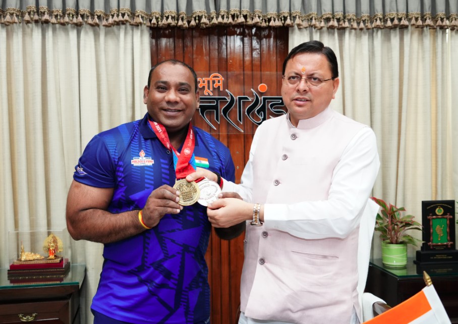 सीएम धामी से मिले वेटलिफ्टर मुकेश पाल 