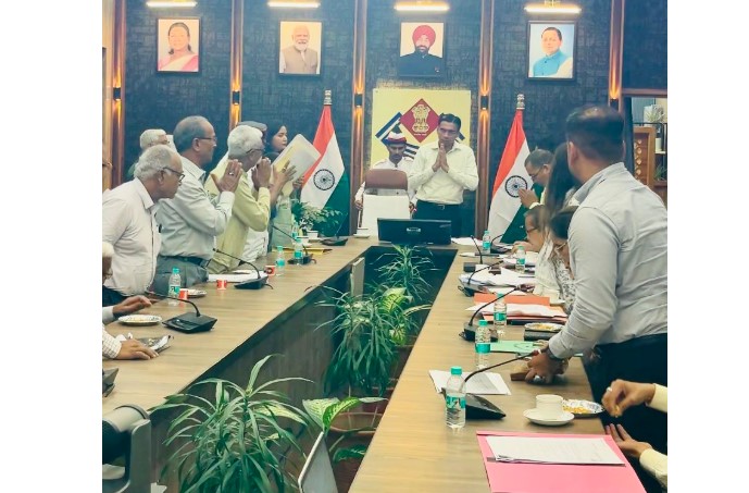 स्वतंत्रता संग्राम सेनानियों के परिजनों की मांगों पर डीएम सविन बंसल ने दिए त्वरित निर्देश