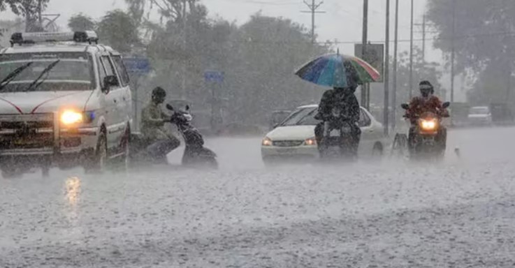 उत्तराखंड में अगले तीन दिन भारी बारिश, कई जिलों में रेड-येलो अलर्ट