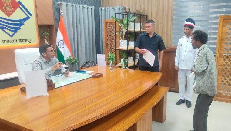 डीएम की पहल से असहाय राजू को मिला नया जीवन, बर्न सर्जरी सफल