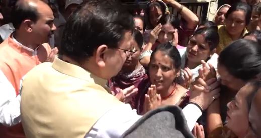 धराली आपदा: मुख्यमंत्री ने प्रभावित बहनों से की मुलाकात, हरसंभव मदद का दिया भरोसा