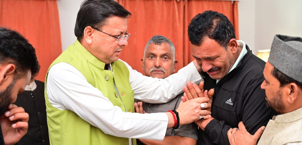 प्राकृतिक आपदा प्रभावितों से की मुलाकात, हरसंभव सहायता का दिया भरोसा