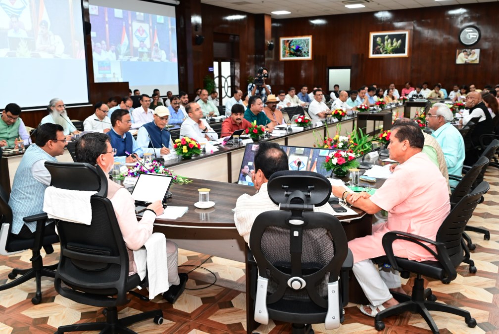 मुख्यमंत्री धामी ने दिए निर्देश: विकास कार्यों में लाएं तेजी, जन समस्याओं का करें त्वरित समाधान