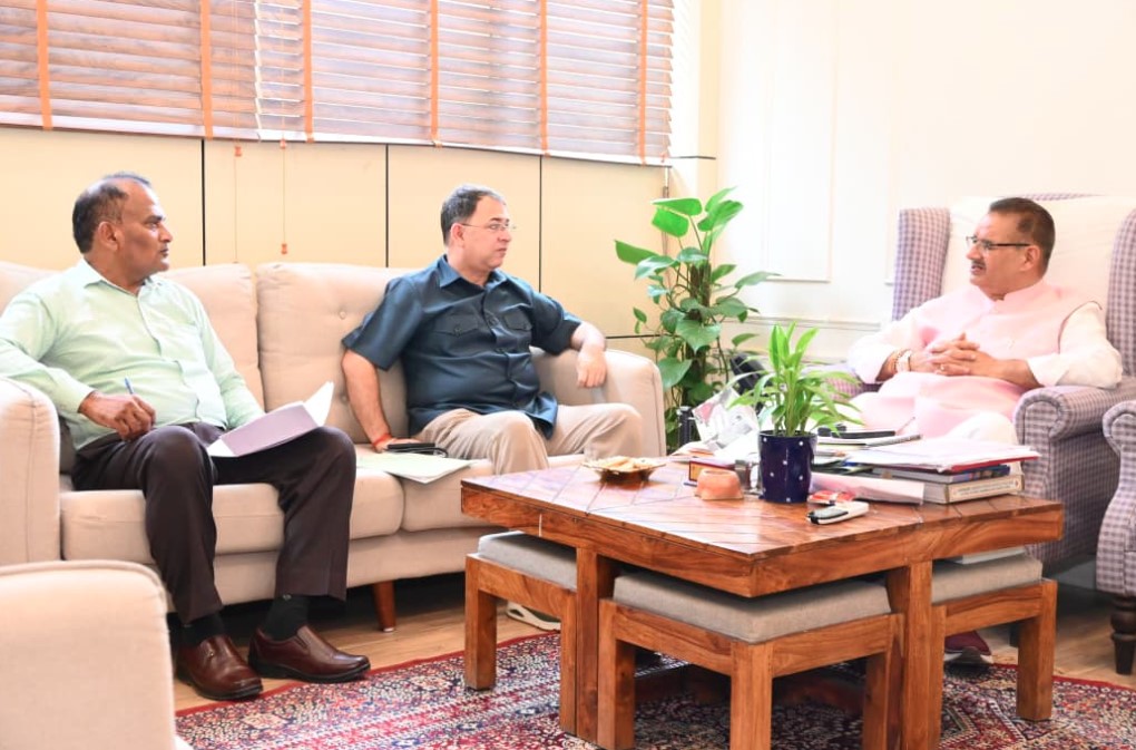 अतिवृष्टि से किसानों की फसलें तबाह, कृषि मंत्री ने ली