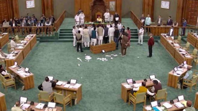 अब मित्र नहीं आक्रामक विपक्ष, तस्वीर बदलने के लिए सरकार