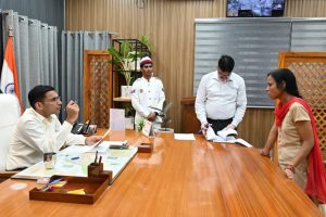 असहाय व्यथित एकल माता की बेटी शिवानी की शिक्षा पुनर्जीवित;