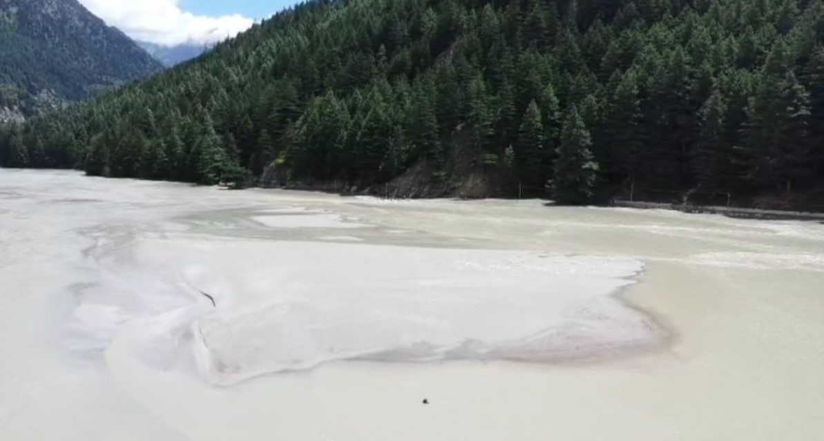 उत्तरकाशी में कुदरत का कहर, लगातार मलबा आने से यमुना