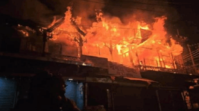 उत्तराखंड के इस इलाके में लगी भीषण आग, दूर-दूर तक