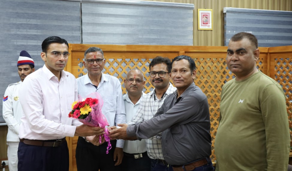 उत्तराखंड पत्रकार यूनियन ने बेहतर स्वास्थ्य सुविधाओं को लेकर डीएम