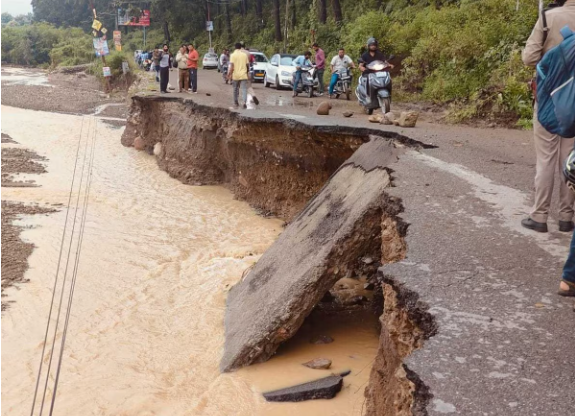 उत्तराखंड में बारिश का कहर, 3 लोगों की मौत; कई