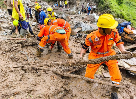 उत्तराखंड में बारिश बनी काल, पति-पत्नी समेत तीन की चिताएं