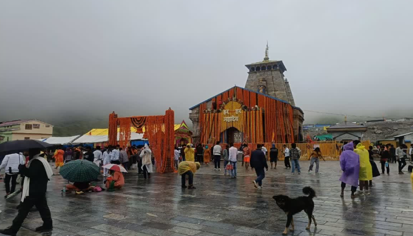 उत्तराखंड में भारी बारिश का रेड अलर्ट, केदारनाथ यात्रा पर
