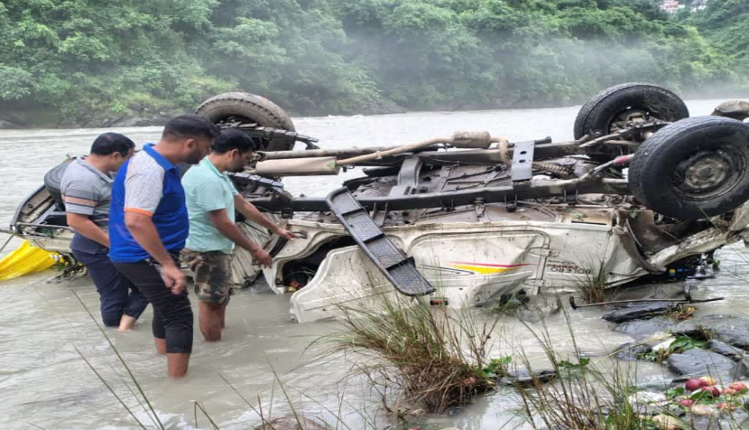 उत्तराखंड में भीषण सड़क हादसा: अनियंत्रित होकर यमुना नदी में