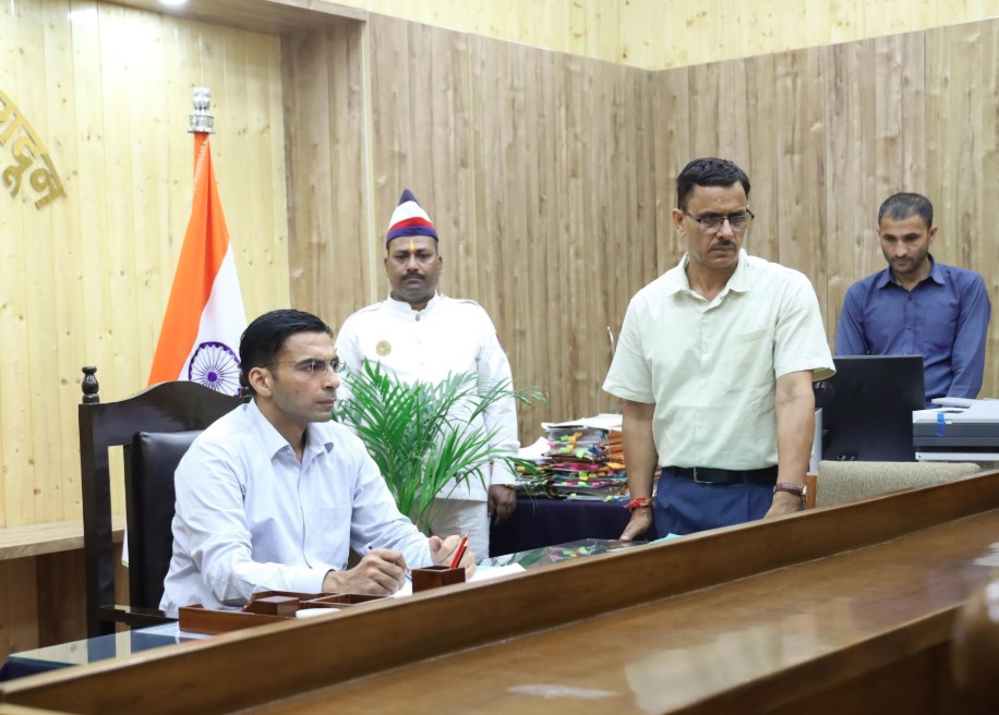 देहरादून: नशे के आदत वाले बेटों से परेशान मां ने