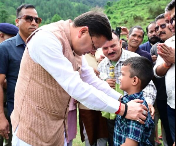 मुख्यमंत्री धामी ने कुलसारी में आपदा राहत शिविर का किया