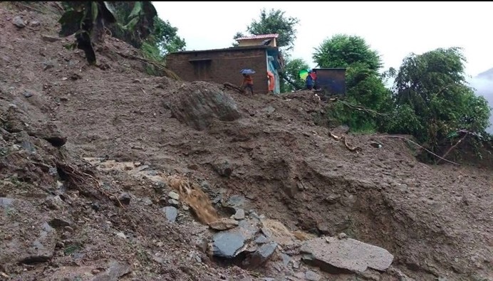 रुद्रप्रयाग के बसुकेदार क्षेत्र में बादल फटने से भारी तबाही, कई वाहन बहे
