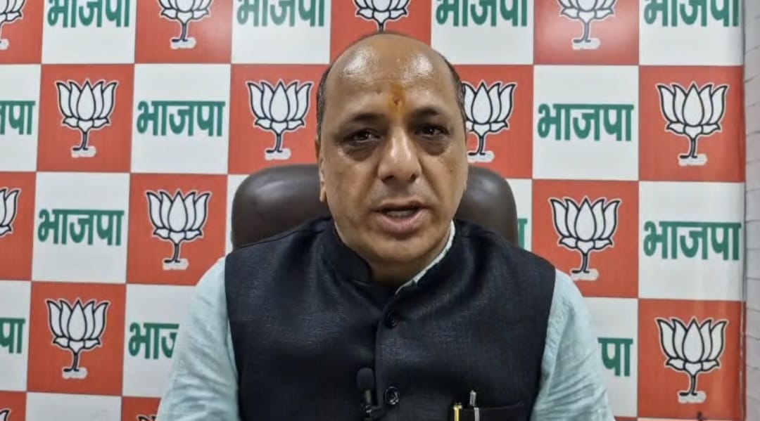 सदन में सो रहे नेताओं का सम्मान कांग्रेस मे ही