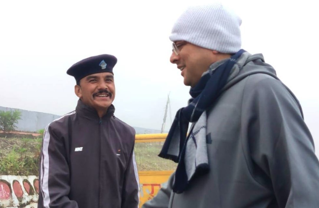 सीएम धामी ने भराड़ीसैंण में सुरक्षाकर्मियों से की मुलाकात