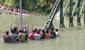 स्यानाचट्टी में नदी का पानी घुसा: घर-होटल डूबे, यमुनोत्री हाइवे