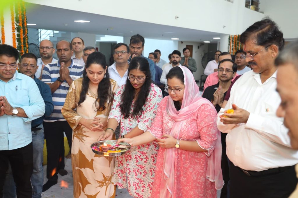 विश्वकर्मा पूजन और “एक पेड़ माँ के नाम” से पिटकुल ने पेश की मिसाल