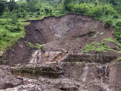 आपदा के बाद सहस्रधारा में एक और संकट, पहाड़ी पर