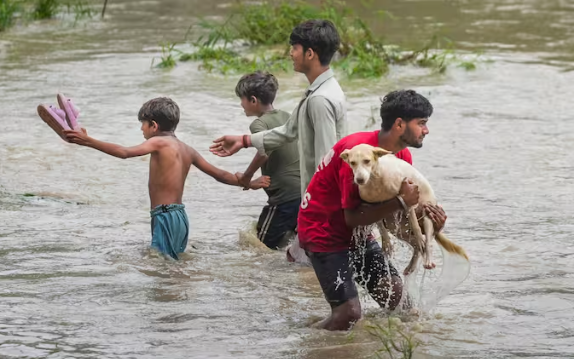 उत्तराखंड में भारी बारिश का अलर्ट, चमोली, चंपावत, नैनीताल सहित