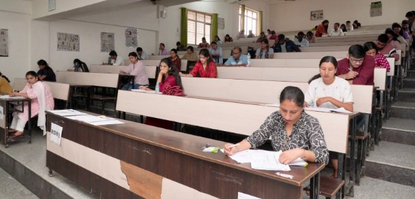 एस.जी.आर.आर. विश्वविद्यालय में 34 विषयों के लिए हुई पी.एच.डी प्रवेश परीक्षा