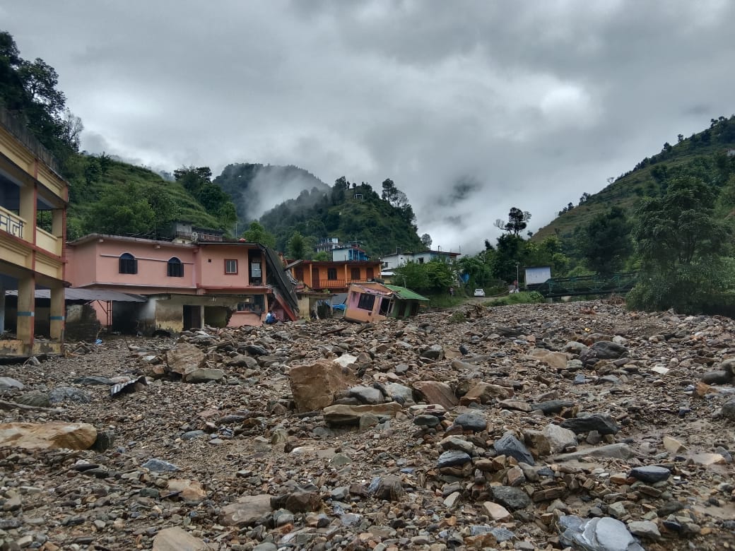 जनपद चमोली: नंदानगर में बादल फटने से भारी तबाही,5 व्यक्ति