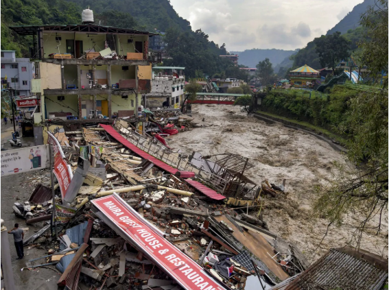 देहरादून में तबाही! डरकर कट रही रातें, सड़क पर आए