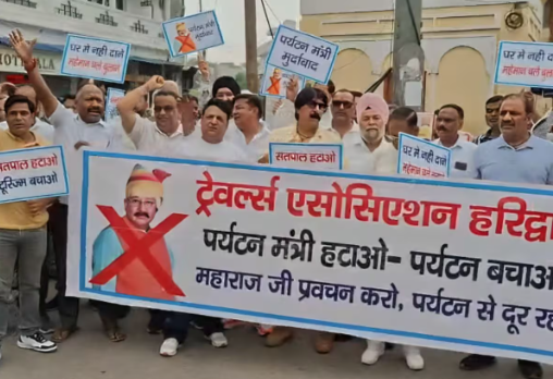 मंत्री सतपाल महाराज ने ऐसा क्या किया? फूट पड़ा ट्रेवल