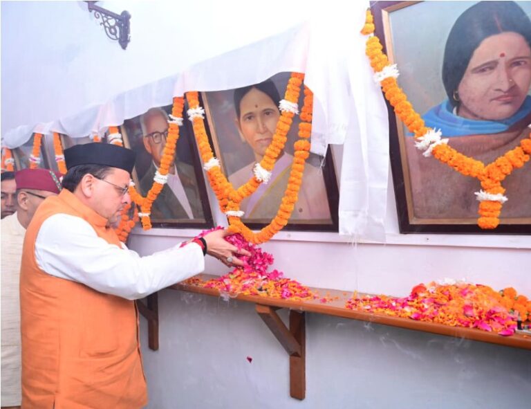 मुख्यमंत्री धामी ने मसूरी गोलीकांड के शहीदों को अर्पित की