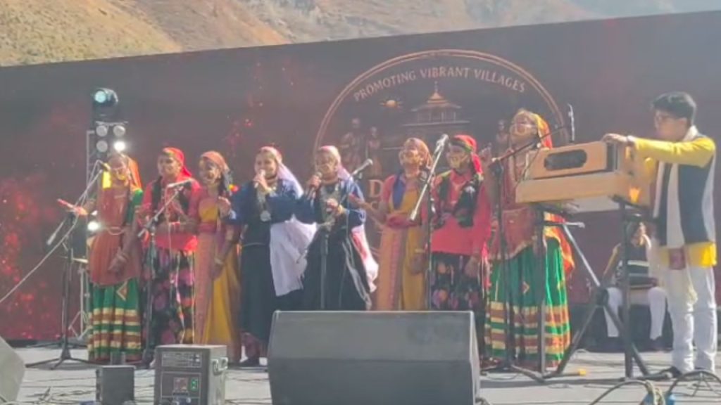 भारत के अंतिम गांव माणा में शुरू हुआ देवभूमि सांस्कृतिक महोत्सव, उमड़ा जनसैलाब