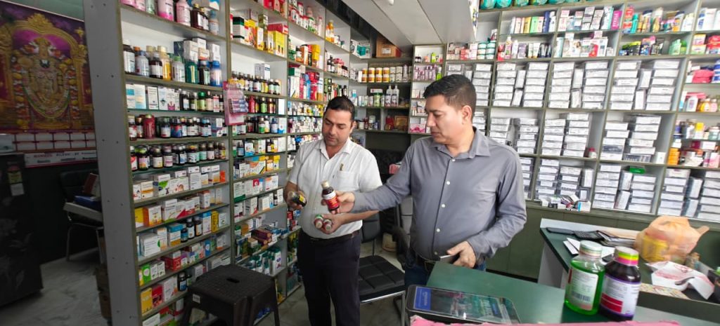 मुख्यमंत्री पुष्कर सिंह धामी के निर्देश पर प्रतिबंधित कफ सिरप पर सख्त कार्रवाई, प्रदेशभर में मेडिकल स्टोर्स पर एफ.डी.ए. की छापेमारी शुरू