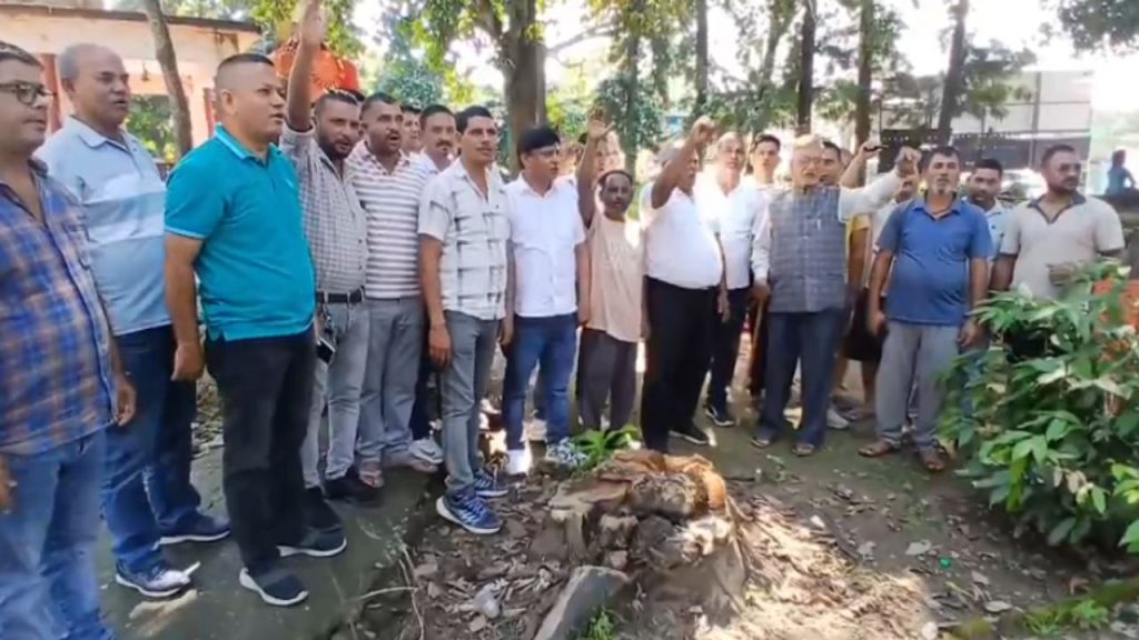 रामनगर में रातों-रात खड़ा हुआ बड़ा विवाद, ग्रामीण सड़कों पर उतरें , जानें क्या है माजरा