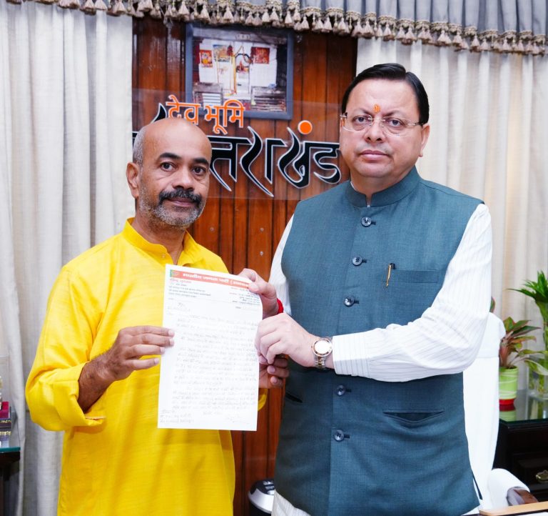 BJP leader Ravindra Jugran submits memo to CM Dhami