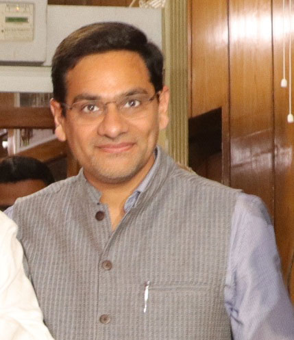 Bahuguna directs sugar mills to expedite preparations for cane crushing