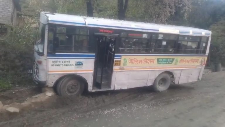 Chamoli: बद्रीनाथ राष्ट्रीय राजमार्ग पर उत्तराखंड रोडवेज बस का ब्रेक फेल, ऐसे बची सवारियों की जान