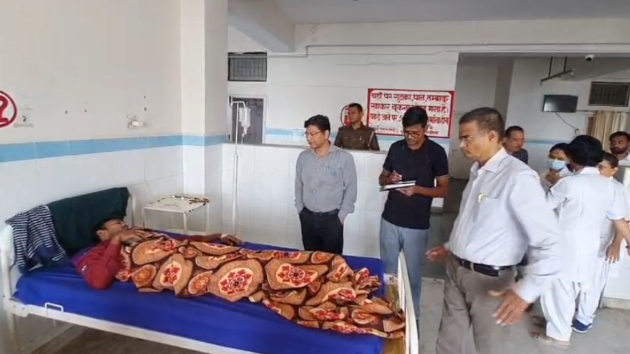 DM के आदेश पर छापा: रामनगर के सरकारी अस्पताल की हालत देख हैरान हुए SDM