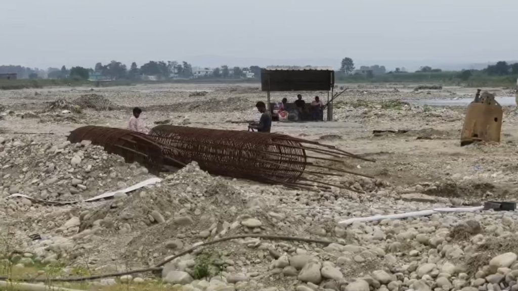 Dehradun: डोईवाला में सुसवा नदी पर पुल के निर्माण में तेजी, पाइलिंग का काम शुरू