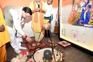 Dhami offers prayers at Pashupatinath Temple in Khatima