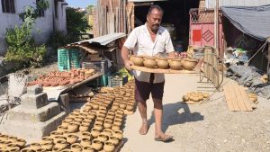 Diwali 2025: डोईवाला में दीवाली की रौनक, कुम्हार समाज में अचानक क्यों मची खुशी की लहर?