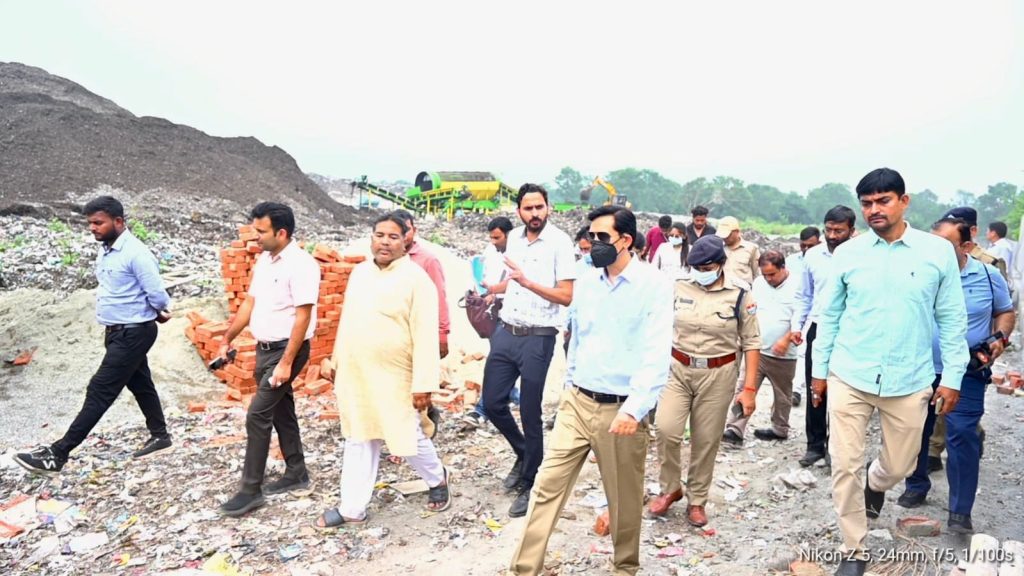 Haldwani News: हैलीपैड और ट्रेंचिंग ग्राउंड का निरीक्षण, आयुक्त ने सुधार के लिए दिये कड़े निर्देश दिए