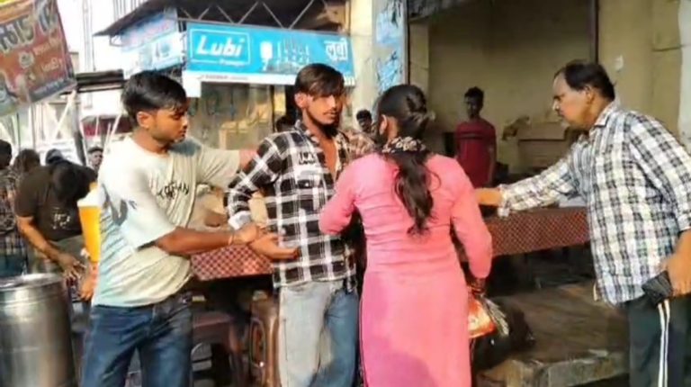 Haridwar News: प्रेमी-प्रेमिका का हाईवोल्टेज ड्रामा। बीच सड़क पर भिड़े