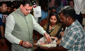 Khatima : दीपावली के पर्व पर स्वदेशी उत्पादों से ही